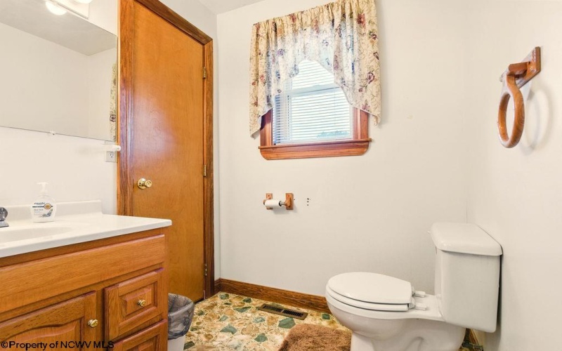 737 Summit Park Avenue, Clarksburg, West Virginia 26301, 3 Bedrooms Bedrooms, 8 Rooms Rooms,2 BathroomsBathrooms,Single Family Detached,For Sale,Summit Park,10159635