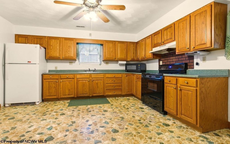737 Summit Park Avenue, Clarksburg, West Virginia 26301, 3 Bedrooms Bedrooms, 8 Rooms Rooms,2 BathroomsBathrooms,Single Family Detached,For Sale,Summit Park,10159635