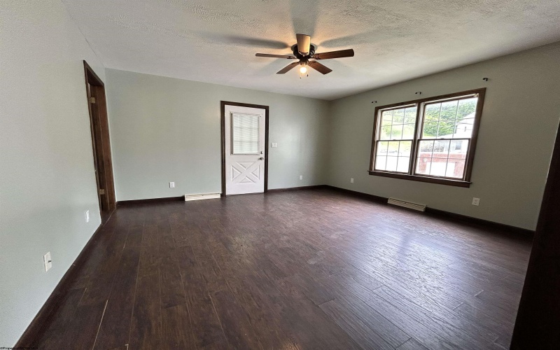 108 Bridge Street, Monongah, West Virginia 26554, 1 Bedroom Bedrooms, 4 Rooms Rooms,1 BathroomBathrooms,Single Family Detached,For Sale,Bridge,10159623