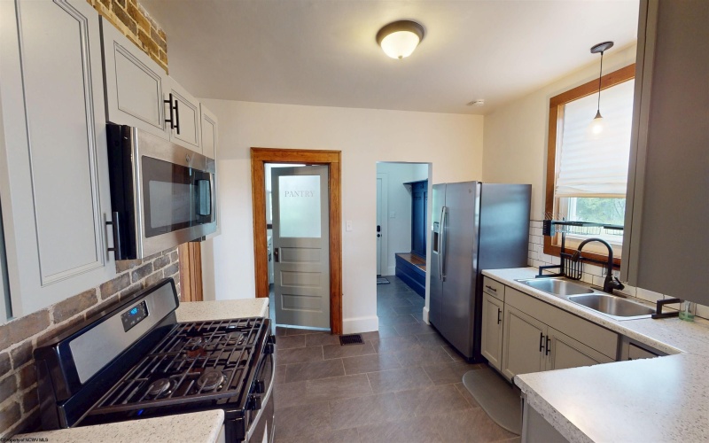 505 State Street, Fairmont, West Virginia 26554, 3 Bedrooms Bedrooms, 11 Rooms Rooms,2 BathroomsBathrooms,Single Family Detached,For Sale,State,10159643