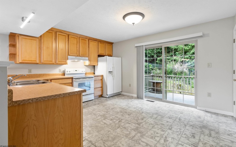 10 Pineview Place, Morgantown, West Virginia 26505, 2 Bedrooms Bedrooms, 4 Rooms Rooms,2 BathroomsBathrooms,Single Family Attached,For Sale,Pineview,10159650