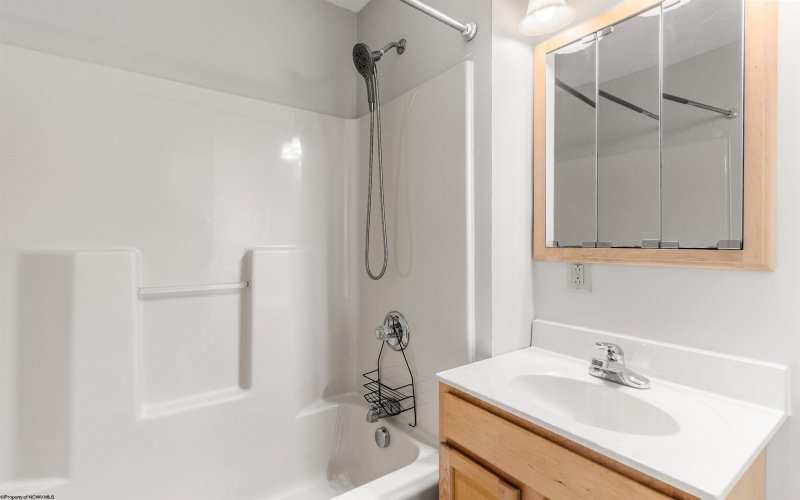10 Pineview Place, Morgantown, West Virginia 26505, 2 Bedrooms Bedrooms, 4 Rooms Rooms,2 BathroomsBathrooms,Single Family Attached,For Sale,Pineview,10159650