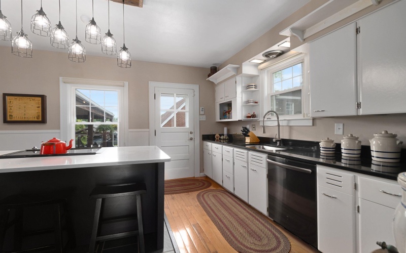 328 Philadelphia Avenue, Bridgeport, West Virginia 26330, 3 Bedrooms Bedrooms, 8 Rooms Rooms,3 BathroomsBathrooms,Single Family Detached,For Sale,Philadelphia,10159651