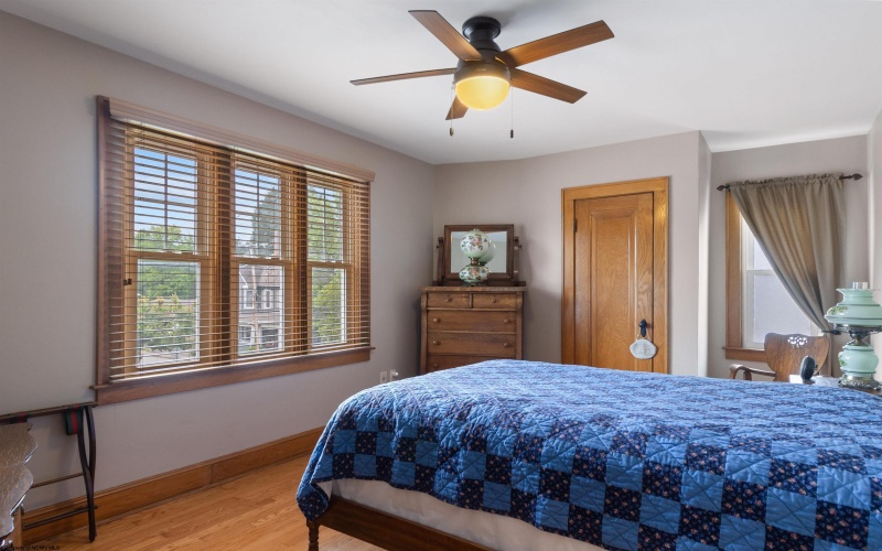 328 Philadelphia Avenue, Bridgeport, West Virginia 26330, 3 Bedrooms Bedrooms, 8 Rooms Rooms,3 BathroomsBathrooms,Single Family Detached,For Sale,Philadelphia,10159651