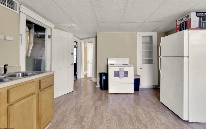 352 Stewart Street, Morgantown, West Virginia 26505, ,Multi-unit/income,For Sale,Stewart,10159648