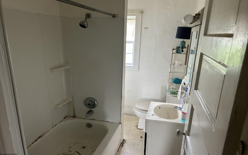 704 Louise Avenue, Morgantown, West Virginia 26505, ,Multi-unit/income,For Sale,Louise,10159649