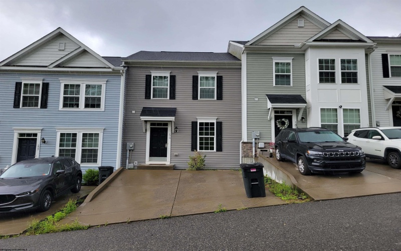 179 Falling Leaf Lane, Morgantown, West Virginia 26501, 3 Bedrooms Bedrooms, 6 Rooms Rooms,4 BathroomsBathrooms,Residential Rentals,For Rent,Falling Leaf,10159660