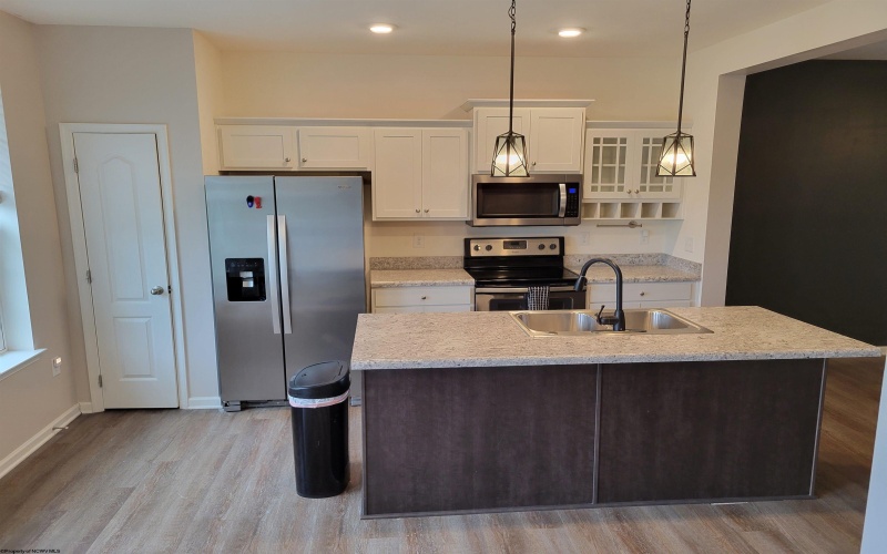 179 Falling Leaf Lane, Morgantown, West Virginia 26501, 3 Bedrooms Bedrooms, 6 Rooms Rooms,4 BathroomsBathrooms,Residential Rentals,For Rent,Falling Leaf,10159660