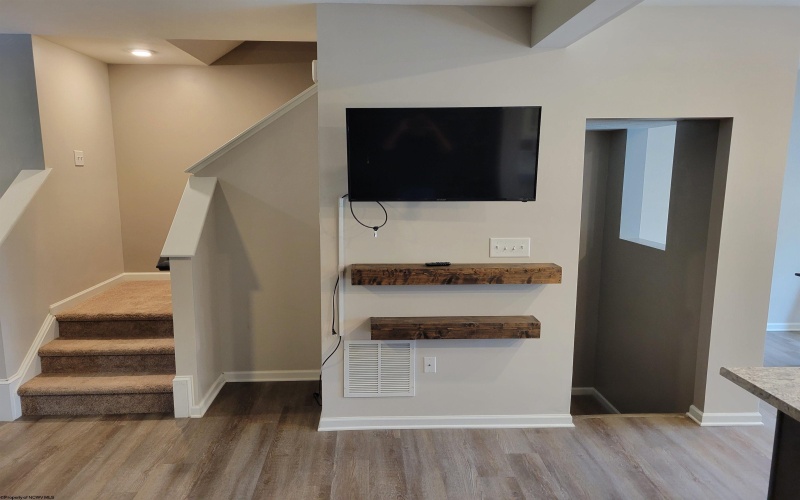 179 Falling Leaf Lane, Morgantown, West Virginia 26501, 3 Bedrooms Bedrooms, 6 Rooms Rooms,4 BathroomsBathrooms,Residential Rentals,For Rent,Falling Leaf,10159660