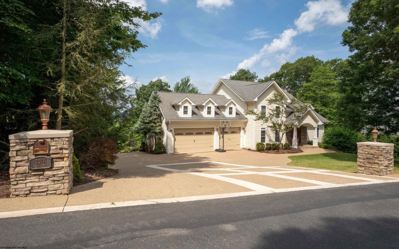 2014 Ices Ferry Drive, Morgantown, West Virginia 26508, 4 Bedrooms Bedrooms, 14 Rooms Rooms,4 BathroomsBathrooms,Single Family Detached,For Sale,Ices Ferry,10159653