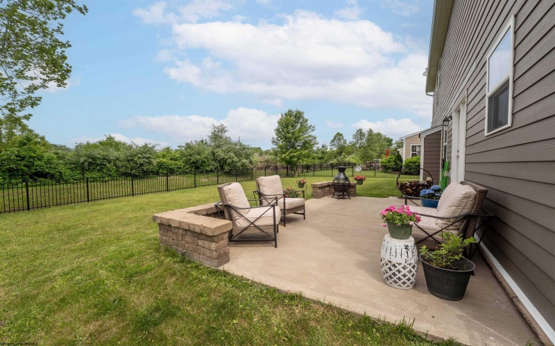 146 Summit Woods Drive, Morgantown, West Virginia 26508, 4 Bedrooms Bedrooms, 9 Rooms Rooms,3 BathroomsBathrooms,Single Family Detached,For Sale,Summit Woods,10159656