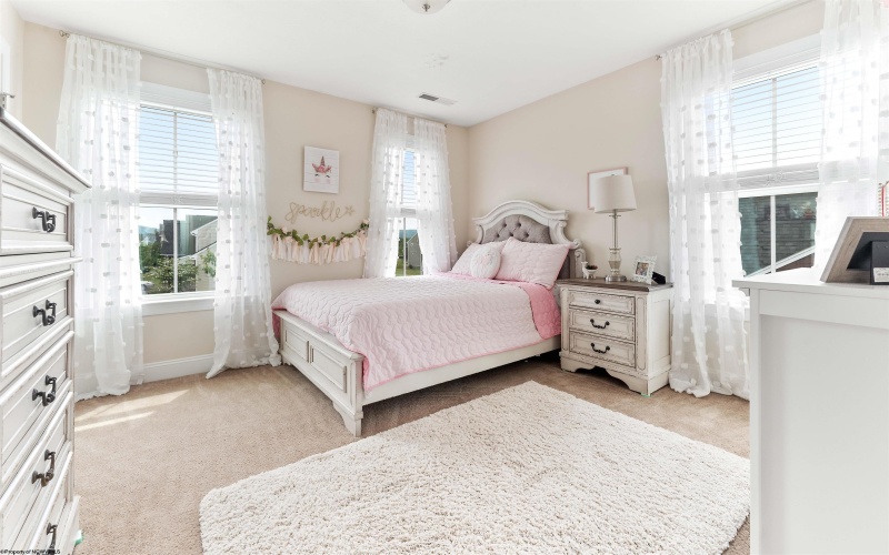 146 Summit Woods Drive, Morgantown, West Virginia 26508, 4 Bedrooms Bedrooms, 9 Rooms Rooms,3 BathroomsBathrooms,Single Family Detached,For Sale,Summit Woods,10159656