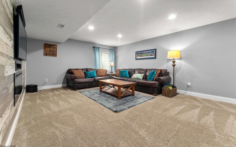 146 Summit Woods Drive, Morgantown, West Virginia 26508, 4 Bedrooms Bedrooms, 9 Rooms Rooms,3 BathroomsBathrooms,Single Family Detached,For Sale,Summit Woods,10159656