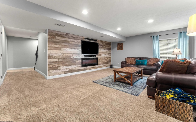 146 Summit Woods Drive, Morgantown, West Virginia 26508, 4 Bedrooms Bedrooms, 9 Rooms Rooms,3 BathroomsBathrooms,Single Family Detached,For Sale,Summit Woods,10159656