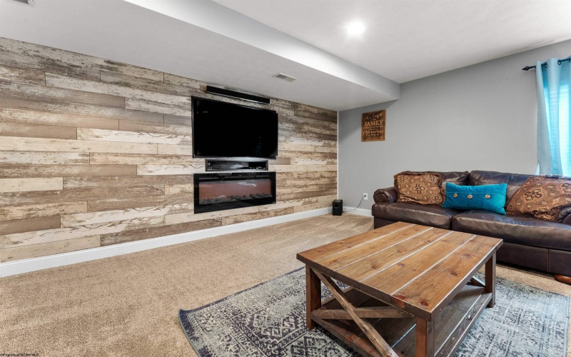 146 Summit Woods Drive, Morgantown, West Virginia 26508, 4 Bedrooms Bedrooms, 9 Rooms Rooms,3 BathroomsBathrooms,Single Family Detached,For Sale,Summit Woods,10159656