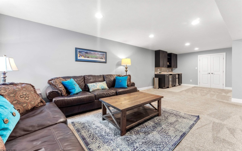 146 Summit Woods Drive, Morgantown, West Virginia 26508, 4 Bedrooms Bedrooms, 9 Rooms Rooms,3 BathroomsBathrooms,Single Family Detached,For Sale,Summit Woods,10159656