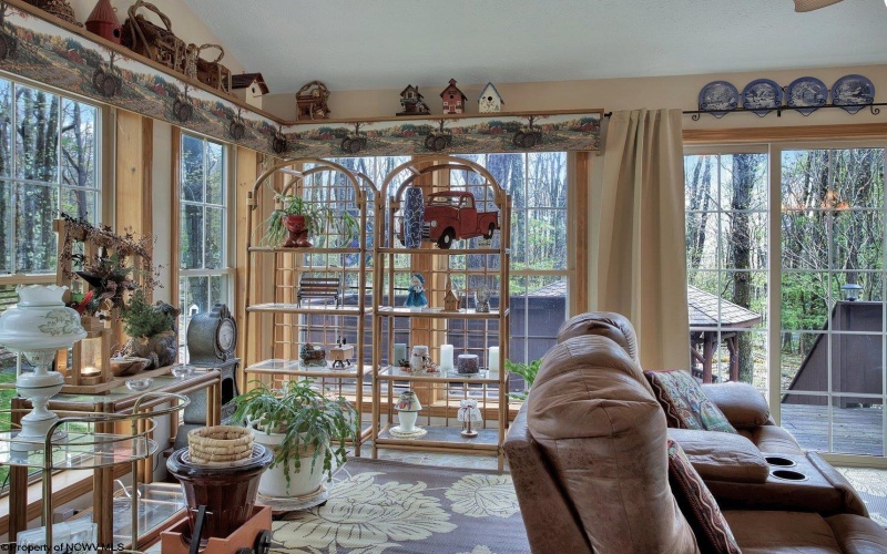 888 E Alpine Drive, Terra Alta, West Virginia 26764, 3 Bedrooms Bedrooms, 11 Rooms Rooms,2 BathroomsBathrooms,Single Family Detached,For Sale,E Alpine,10159659