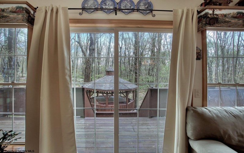 888 E Alpine Drive, Terra Alta, West Virginia 26764, 3 Bedrooms Bedrooms, 11 Rooms Rooms,2 BathroomsBathrooms,Single Family Detached,For Sale,E Alpine,10159659