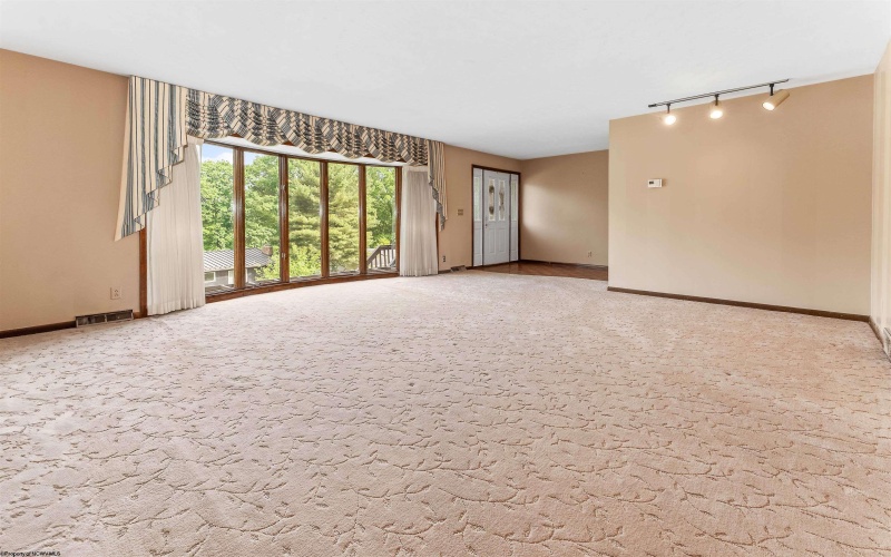 160 Poplar Drive, Morgantown, West Virginia 26505, 4 Bedrooms Bedrooms, 9 Rooms Rooms,3 BathroomsBathrooms,Single Family Detached,For Sale,Poplar,10159658