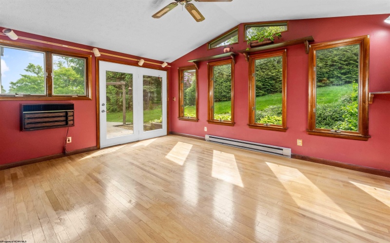160 Poplar Drive, Morgantown, West Virginia 26505, 4 Bedrooms Bedrooms, 9 Rooms Rooms,3 BathroomsBathrooms,Single Family Detached,For Sale,Poplar,10159658