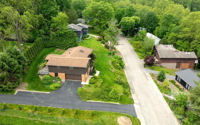 160 Poplar Drive, Morgantown, West Virginia 26505, 4 Bedrooms Bedrooms, 9 Rooms Rooms,3 BathroomsBathrooms,Single Family Detached,For Sale,Poplar,10159658