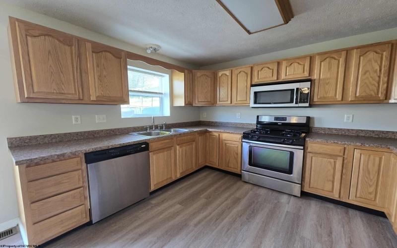 608 Ohio Avenue, Nutter Fort, West Virginia 26301, 3 Bedrooms Bedrooms, 6 Rooms Rooms,1 BathroomBathrooms,Single Family Detached,For Sale,Ohio,10159657