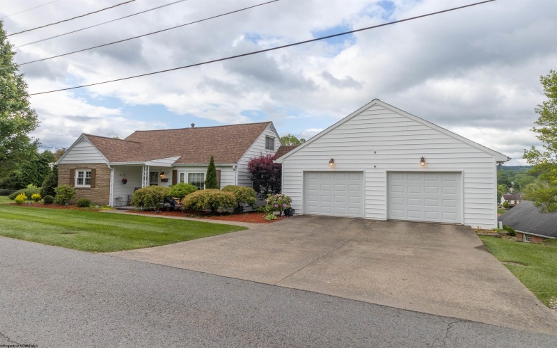 209 Arbor Court, Bridgeport, West Virginia 26330, 4 Bedrooms Bedrooms, 8 Rooms Rooms,3 BathroomsBathrooms,Single Family Detached,For Sale,Arbor,10159684
