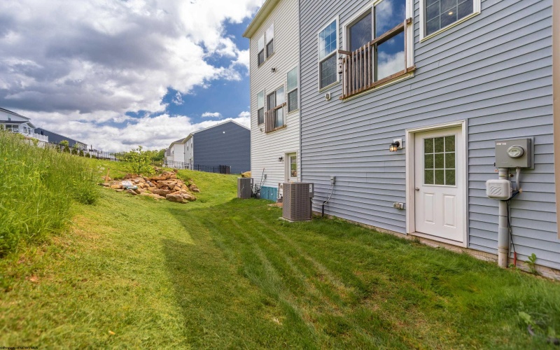 243 Tide Way, Morgantown, West Virginia 26508, 3 Bedrooms Bedrooms, 7 Rooms Rooms,2 BathroomsBathrooms,Single Family Attached,For Sale,Tide,10159683