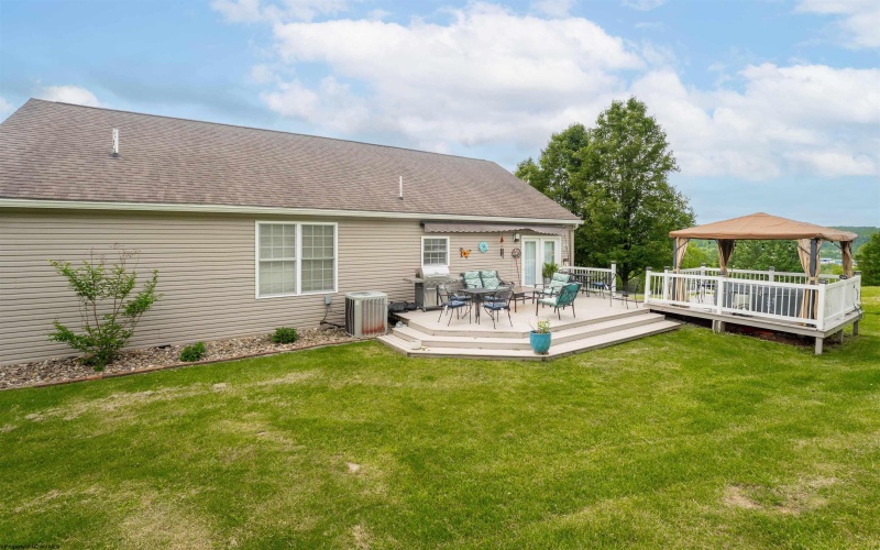 101 Summits Ridge, Morgantown, West Virginia 26508, 4 Bedrooms Bedrooms, 8 Rooms Rooms,3 BathroomsBathrooms,Single Family Detached,For Sale,Summits,10159671
