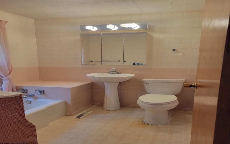561 Owings Road, Shinnston, West Virginia 26431, 3 Bedrooms Bedrooms, 6 Rooms Rooms,1 BathroomBathrooms,Single Family Detached,For Sale,Owings,10159680