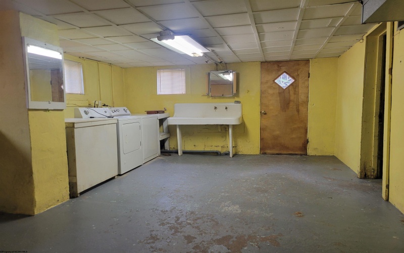 561 Owings Road, Shinnston, West Virginia 26431, 3 Bedrooms Bedrooms, 6 Rooms Rooms,1 BathroomBathrooms,Single Family Detached,For Sale,Owings,10159680