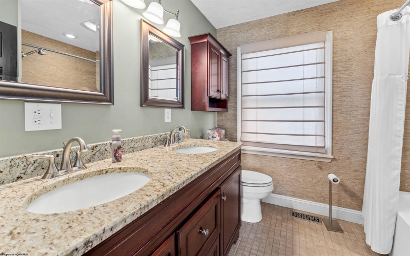 48 Ringold Lane, Morgantown, West Virginia 26508, 4 Bedrooms Bedrooms, 8 Rooms Rooms,3 BathroomsBathrooms,Single Family Detached,For Sale,Ringold,10159668