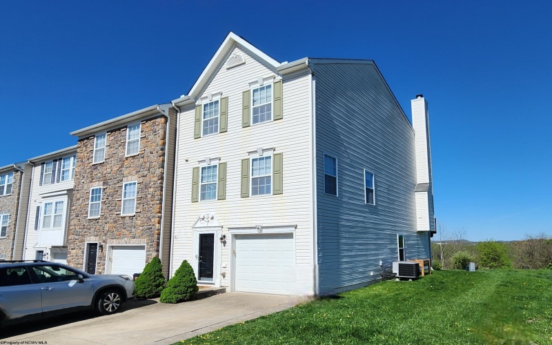 141 Birds Eye View Drive, Morgantown, West Virginia 26501, 4 Bedrooms Bedrooms, 9 Rooms Rooms,2 BathroomsBathrooms,Single Family Attached,For Sale,Birds Eye View,10159687