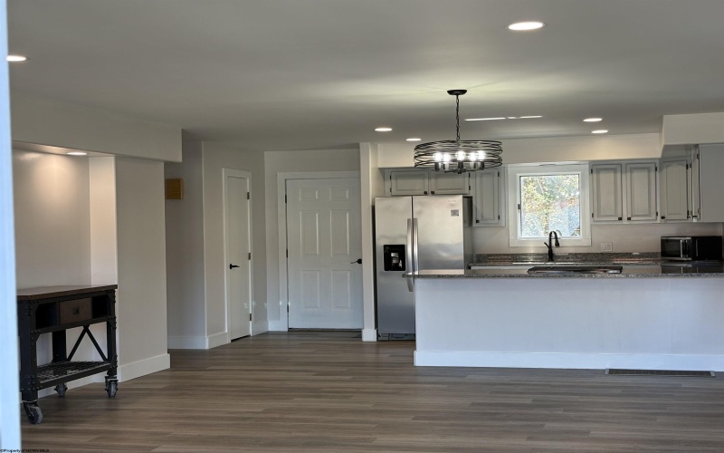 615 Mariner Village, Morgantown, West Virginia 26508, 3 Bedrooms Bedrooms, 6 Rooms Rooms,4 BathroomsBathrooms,Residential Rentals,For Rent,Mariner,10159685