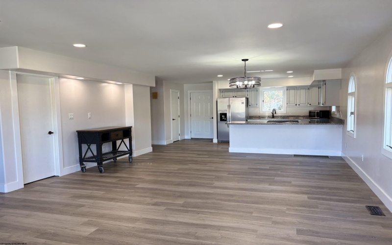 615 Mariner Village, Morgantown, West Virginia 26508, 3 Bedrooms Bedrooms, 6 Rooms Rooms,4 BathroomsBathrooms,Residential Rentals,For Rent,Mariner,10159685
