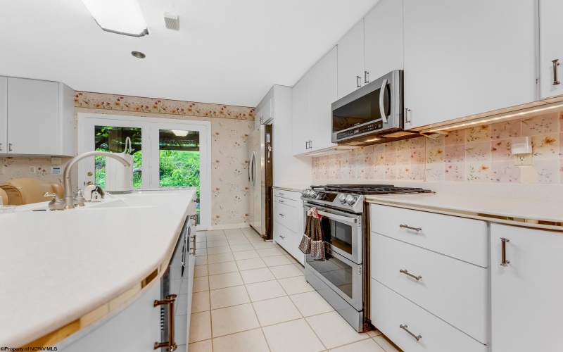 237 Highland Avenue, Grafton, West Virginia 26354, 3 Bedrooms Bedrooms, 10 Rooms Rooms,3 BathroomsBathrooms,Single Family Detached,For Sale,Highland,10159693