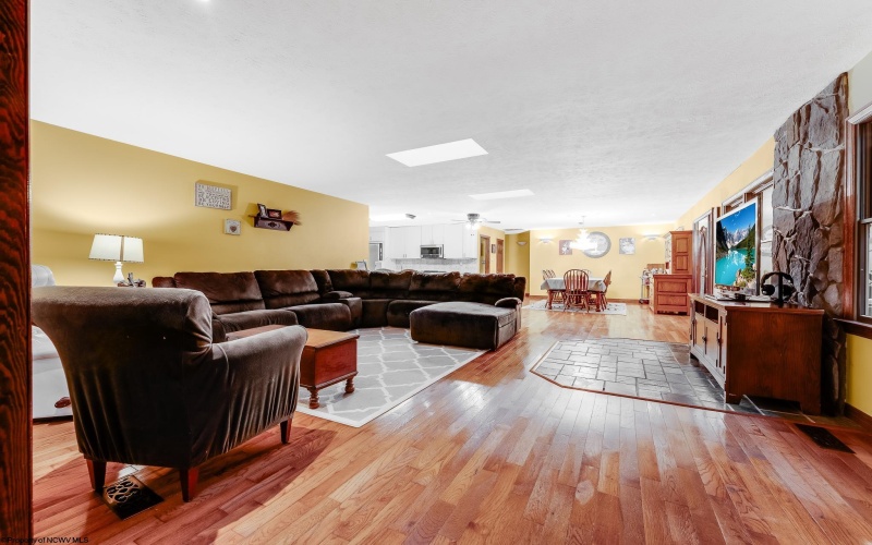 237 Highland Avenue, Grafton, West Virginia 26354, 3 Bedrooms Bedrooms, 10 Rooms Rooms,3 BathroomsBathrooms,Single Family Detached,For Sale,Highland,10159693