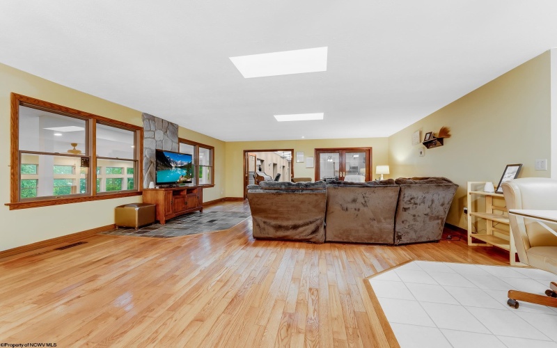 237 Highland Avenue, Grafton, West Virginia 26354, 3 Bedrooms Bedrooms, 10 Rooms Rooms,3 BathroomsBathrooms,Single Family Detached,For Sale,Highland,10159693