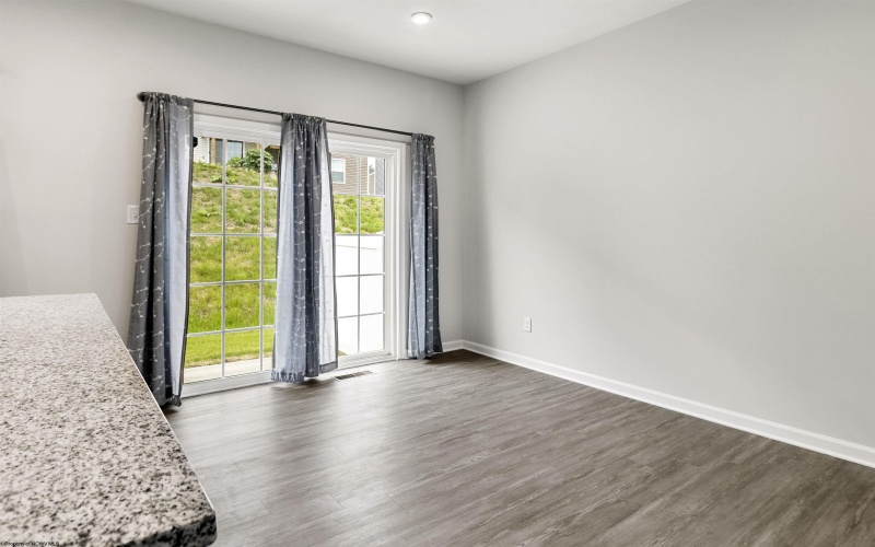 233 Stonehurst Drive, Morgantown, West Virginia 26501, 3 Bedrooms Bedrooms, 8 Rooms Rooms,2 BathroomsBathrooms,Single Family Attached,For Sale,Stonehurst,10159700