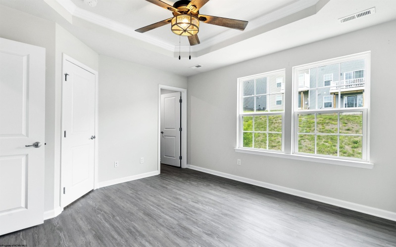 233 Stonehurst Drive, Morgantown, West Virginia 26501, 3 Bedrooms Bedrooms, 8 Rooms Rooms,2 BathroomsBathrooms,Single Family Attached,For Sale,Stonehurst,10159700