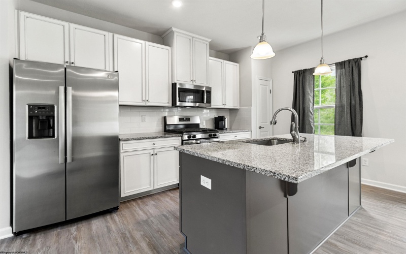 233 Stonehurst Drive, Morgantown, West Virginia 26501, 3 Bedrooms Bedrooms, 8 Rooms Rooms,2 BathroomsBathrooms,Single Family Attached,For Sale,Stonehurst,10159700