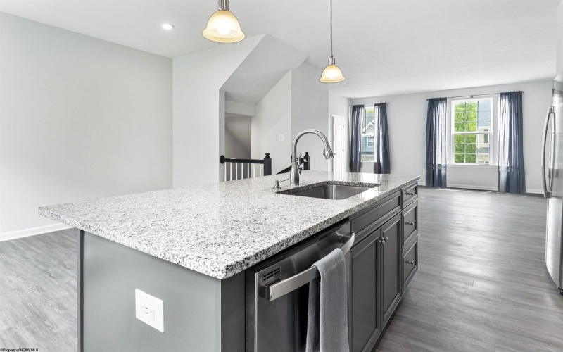 233 Stonehurst Drive, Morgantown, West Virginia 26501, 3 Bedrooms Bedrooms, 8 Rooms Rooms,2 BathroomsBathrooms,Single Family Attached,For Sale,Stonehurst,10159700