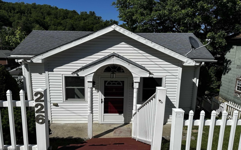 226 Woodland Avenue, Clarksburg, West Virginia 26301, 3 Bedrooms Bedrooms, 7 Rooms Rooms,2 BathroomsBathrooms,Single Family Detached,For Sale,Woodland,10159701