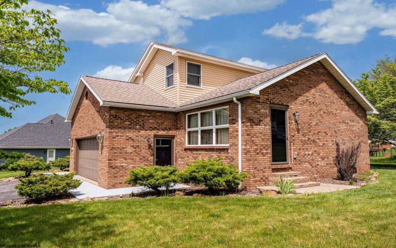 1433 Palace Drive, Morgantown, West Virginia 26508-0000, 3 Bedrooms Bedrooms, 8 Rooms Rooms,2 BathroomsBathrooms,Single Family Detached,For Sale,Palace,10159703