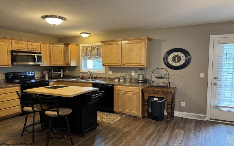 203 Tarbert Court, Morgantown, West Virginia 26508, 3 Bedrooms Bedrooms, 8 Rooms Rooms,2 BathroomsBathrooms,Single Family Attached,For Sale,Tarbert,10159712