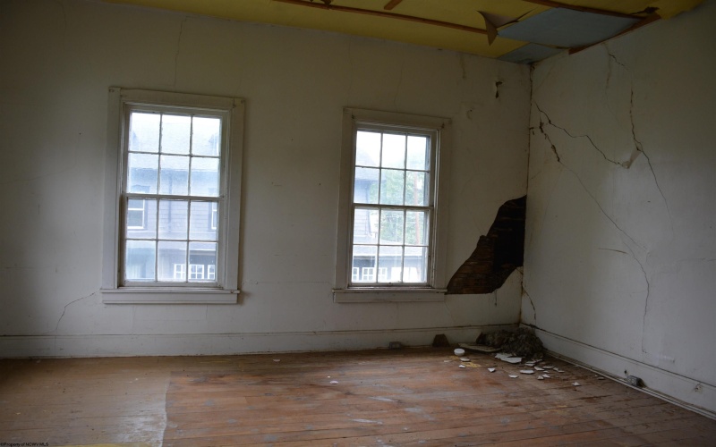 1501 Main Street, Wellsburg, West Virginia 26070, 3 Bedrooms Bedrooms, 6 Rooms Rooms,2 BathroomsBathrooms,Single Family Detached,For Sale,Main,10159710