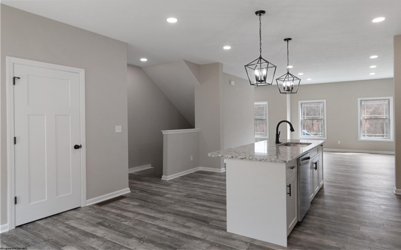 113 Frisco Lane, Bridgeport, West Virginia 26330, 3 Bedrooms Bedrooms, 5 Rooms Rooms,2 BathroomsBathrooms,Single Family Attached,For Sale,Frisco,10159717