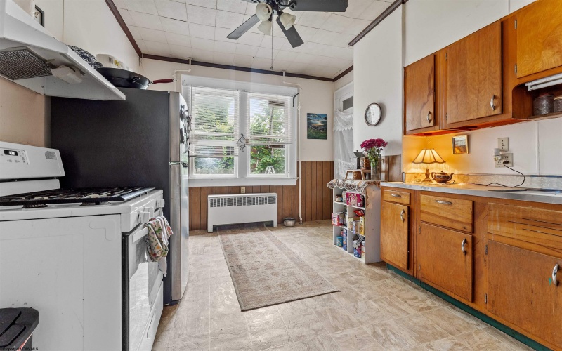 313 Kingwood Street, Morgantown, West Virginia 26501, ,Multi-unit/income,For Sale,Kingwood,10159723