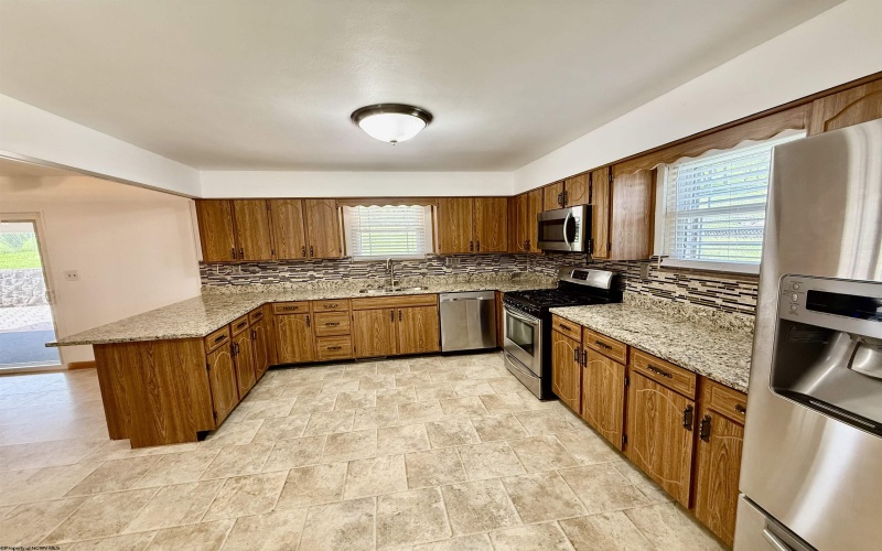 133 Ridgeway Drive, Bridgeport, West Virginia 26330, 3 Bedrooms Bedrooms, 11 Rooms Rooms,3 BathroomsBathrooms,Single Family Detached,For Sale,Ridgeway,10159716