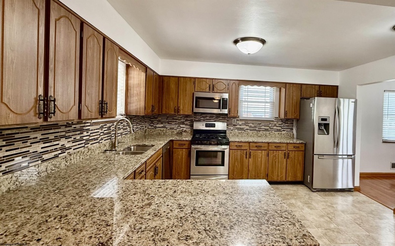 133 Ridgeway Drive, Bridgeport, West Virginia 26330, 3 Bedrooms Bedrooms, 11 Rooms Rooms,3 BathroomsBathrooms,Single Family Detached,For Sale,Ridgeway,10159716